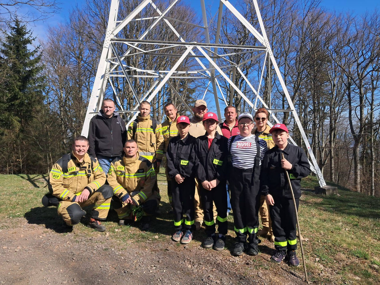 Tłumy ruszyły na Chełmiec dla Kazika, w tym lokalni strażacy [FOTO] 